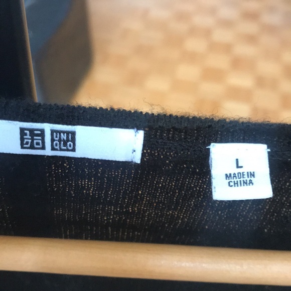 UNIQLO SWEATER SIZE L - Picture 2 of 5